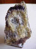 CUBES DE FLUORINE VIOLET EN COURONNE DE FLUO JAUNE 6,5 X 4 CM LANTIGNIE - Mineralien