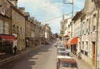 Brehal ( Manche) La Rue Guy Mocquet , Commerce Boucherie Caisse D'épargne , Station Antar.. - Brehal