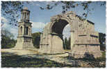 13 - SAINT-REMY-DE-PROVENCE - Le Mausolée Et L´Arc De Triomphe. - Saint-Remy-de-Provence