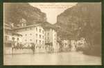 38 26 Pont En Royans Vue Sur Le Picard Aux Pieds Des Rochers Alpestres - Pont-en-Royans