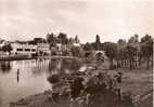 Moret Sur Loing ( Seine Et Marne) La Plage , Et La Peche Vers Le Pon T Sur Le Loing - Moret Sur Loing