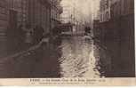 Evénement Inondations Paris La Grande Crue De La Seine Inondation De La Rue Bonaparte Cpa Animée - Überschwemmungen