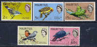 MAURICE - Yvert - Elisabeth II En Médaillon - 317 à 321 - Cote 6,75 € - Parrots