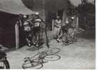 P 64 -PHOTO - MOLINERIS Remporte L´étape Rouen Roubaix Devant DOTTO - Le 28 6  1952 - - Wielrennen