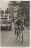 P 95 - PHOTO - FRITZ CHAE Perd Son Maillot Jaune Au Profit De ROBIC Gagnant La 11 étape  CAUTERET - LUCH- - Le 15 7 1953 - Cyclisme