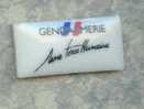 Pin´s Gendarmerie  " Une Force Humaine"  (Rectangulaire) - Policia