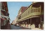 Carte Postale Ancienne New Orleans - Typical Street Scène In The French Quarter. Antoine's Restaurant - New Orleans