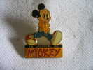 Pin´s Euro Disney  Le Journal De MICKEY - Disney