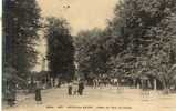 CPA 03 NERIS LES BAINS Allée Du Parc Du Casino Animée 1913 - Casinos