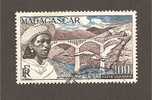 Madagascar Poste Aérienne N°76 Oblitéré Femme Betsileo Et Viaduc D'antsirabé - Airmail