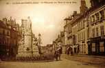 FRANCE / VILLERS-COTTERÉTSN ( AISNE ) - LE MONUMENT AUX MORTS Et Rue De PARIS - Villers Cotterets