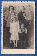 Privat-Foto-AK; Gruppenbild; Familie Bei Der Kommunion 1952 - Comuniones