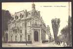 CPA  ANCIENNE- FRANCE- BANQUE : CAISSE D'EPARGNE- VERSAILLES (78)- LA CAISSE D'EPARGNE VUE D'ANGLE AVEC BELLE ANIMATION - Banche