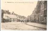 60 -  BRETEUIL  -  Place De L´Hôtel De Ville Et Rue De La République - Animée - Breteuil