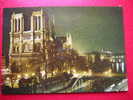 CPM OU CPSM -75-PARIS-LA NUIT-LA CATHEDRALE NOTRE DAME DE PARIS ILLUMINEE - Parijs Bij Nacht