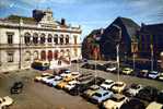 02 LAON PLACE DE GENERAL LECLERC ET HOTEL DE VILLE AVEC AUTOS DS 2CV ET 404 - Laon