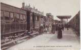 85. FONTENAY LE COMTE . ARRIVEE DU TRAIN DE PARIS. BELLE ANIMATION. - Fontenay Le Comte