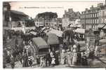 60 -  GRANDVILLIERS  -  Le Jour Du Marché  -  Animée  Les Belles Dames Ont Pris La Pose Devant La Fontaine Publique - Grandvilliers