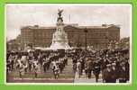 VICTORIA MEMORIAL- BUCKINGHAM PALACE & GUARDS - Carte Vierge - Buckingham Palace