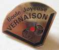 Pin´s Petanque BOULE JOYEUSE VERNAISON - Bowls - Pétanque