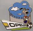 AUTOMOBILE -  Joli Pin´s OPEL - Mascotte *Striker* - Chien De La Coupe Du Monde De Football USA 1994 - Opel