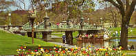 BOSTON - MASACHUSETTS - The Public Gardens And Swanboat - Format : 20,9 X 8,9 - 2 Scans - Boston