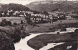 CANTAL.CONDAT EN FENIER. LA RHUE ET VUE D ENSEMBLE ..SEMI MODERNE..pli Coin Haut Droit - Condat