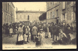 CPA  ANCIENNE- FRANCE- BRIEY (54)- LE MARCHÉ- PLACE DE L´HOTEL DE VILLE- TRES BELLE ANIMATION GROS PLAN - Briey