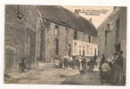 Etaples (62) : Rue Notre Dame Avec L'ancienne église ND Environ 1910 (animée). - Etaples
