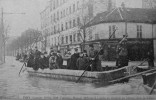 MM Fallières, Briand, Millerand, Lépine Se Rendant En Bateau Dans La Ville - Ivry Sur Seine