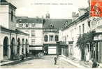 Place Des Halles - Chateau Du Loir