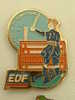 PIN´S EDF GDF  - CENTRALE DE DUNKERQUE  N°2 FOND OR - EDF GDF