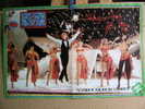 - POSTER CLOCLO ET LES CLODETTES . PHOTO DOUBLE PAGE DE COUVERTURE DU MAGAZINE PODIUM 1977 - Affiches & Posters