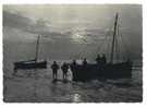 Koksijde Aan Zee. Coxyde Sur Mer. 2 Vissersboten Bij Schemering. Zeilboten. 2 Bateaux De Pêche à Voile Au Crépuscule. - Koksijde