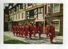 Cp, Millitaria Personnages, Tour De Londres, Yeomen Warders On Ceremonial Church Parade, Voyagée 1963 - Personen