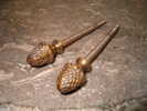 Lot De Deux Anciens Axes En Bronze Pour Mirroir De Coiffeuse, Forme De Pin - Other & Unclassified