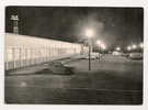 Pleumeur-Bodou (22) : 404 Peugeot Sur Le Parking De La Station Spatiale Bâtiment Central Environ 1950 (animée) PHOTO VER - Pleumeur-Bodou