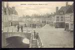 CPA  ANCIENNE- FRANCE- BERGUES (59)- LE PONT SAINT-JEAN- MAISONS DE 1597- VITRINES- ANIMATION- COMMERCES- - Bergues