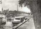 PARIS : Le Pont Alexandre III Et La Tour Eiffel : Bateau Bureau Du Port Sur La Seine - La Seine Et Ses Bords