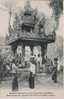 BIRMANS ET BIRMANES AU PUITS DU MONASTERE  BOUDHIQUE  BURMESE MEN AND WOMEN AT THE WELL OF A BUDHIST MONASTERY - Myanmar (Burma)