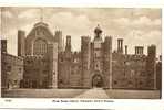 ANGLETERRE LONDRES  LONDON - HAMPTON COURT PALACE FIRST GREEN COURT En 1915 - London Suburbs