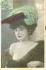 THEMES - Ref C122- Mode -chapeau - Chapellerie - Portrait De Femme Au Chapeau - Dorures Paillettes - Photo Manuel - Mode