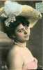 THEMES - Ref C91- Mode -chapeau - Chapellerie - Portrait De Femme  Au Chapeau  -carte Bon Etat - - Mode