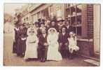CARTE PHOTO 1910s MARIAGE Famille Posant Devant Commerce Vaisselle  à Identifier Et à Localiser Peu Commun  ¤8175AA - Winkels