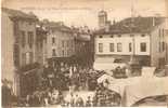 Montluel : La Place Carnot Un Jour De Marché - Montluel