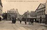 Ay  Marne  Circulée En 1910  Place De L'Hôtel De Ville   Cpa : N&b - Rousseur Recto & Verso - 1 Pli Bas Droit - - Ay En Champagne