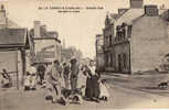 LA TURBALLE GRANDE RUE DEVANT LA GARETOP ANIMEE BOULANGERIE PUB DUBONNET - La Turballe