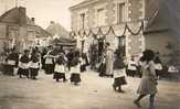 Carte Photo .Procession Religieuse. Peut  être En Maine Et Loire - A Identifier