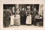 Carte Photo .Groupe Devant  Café. Restaurant..sur  Bourriche Huitres De Marennes - Te Identificeren