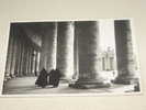 ROMA COLOSSEO DI SAN PIETRO SUORE CHE PASSEGGIANO - CARTOLINA ANTICA BN NV PICCOLA - Coliseo